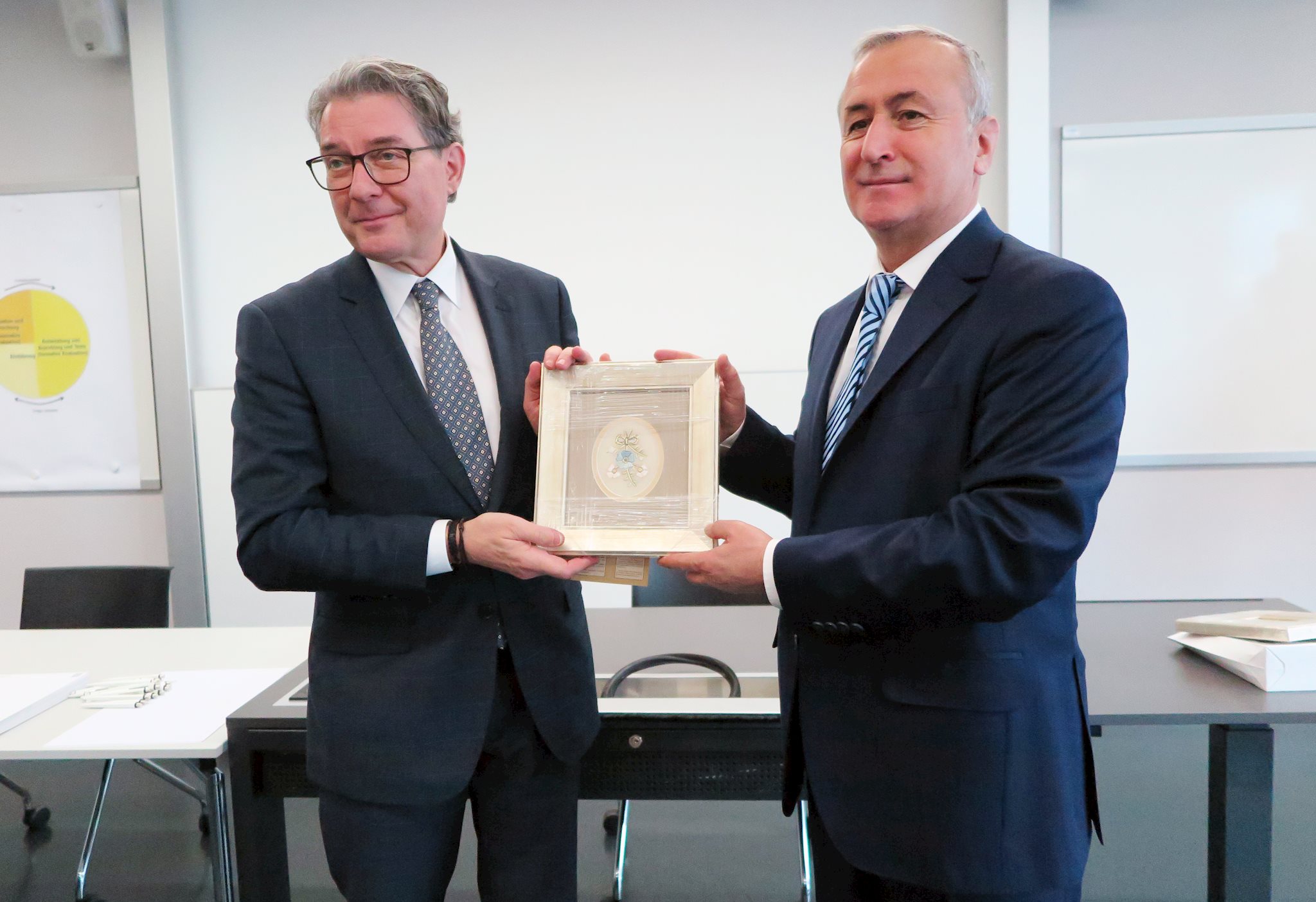 Hein Rhyn (Rektor Pädagogische Hochschule Zürich) und Mustafa Safran (Vize-Bildungsminister der Türkei)