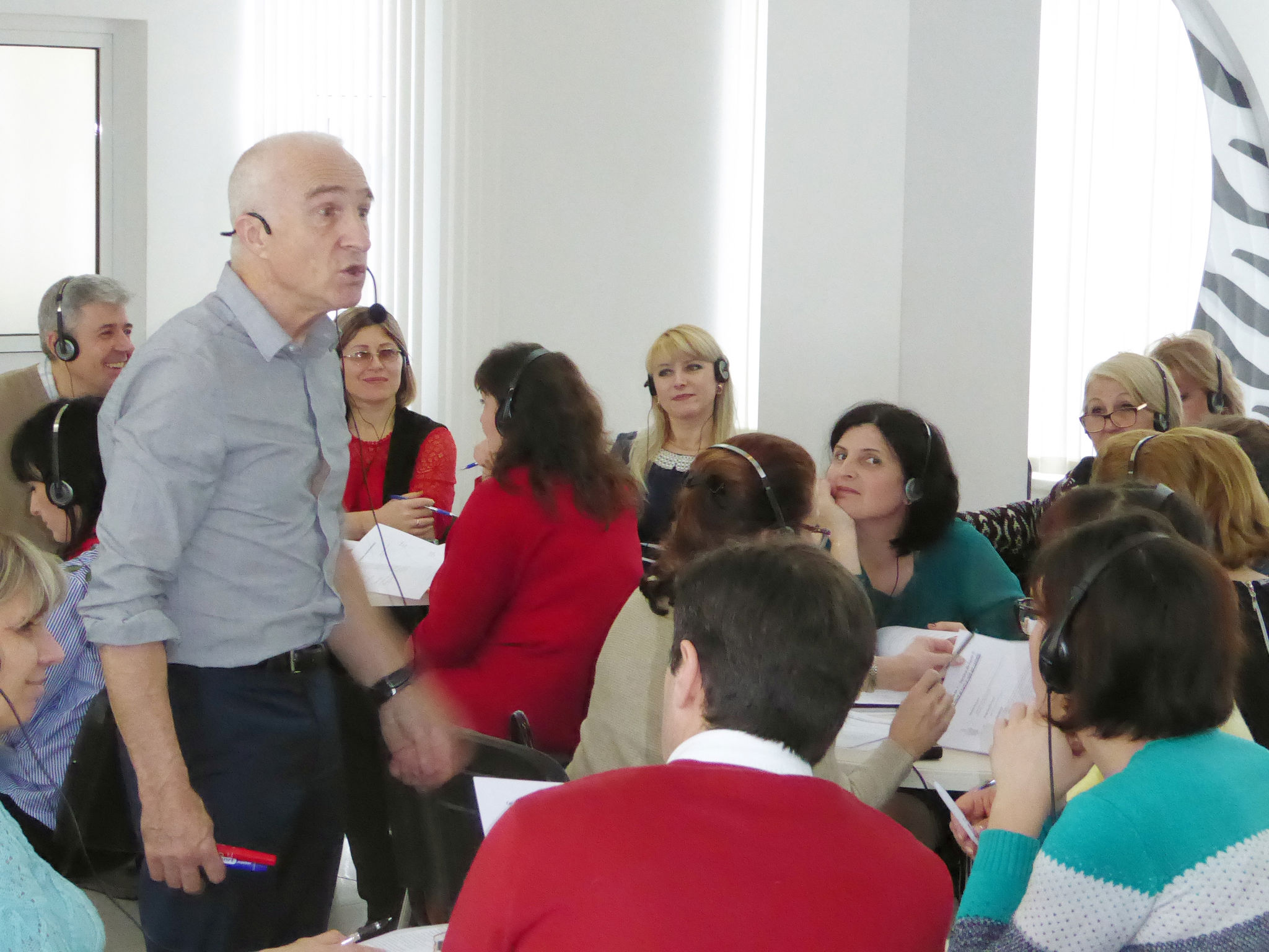 Rolf Gollob (International Projects in Education/PHZH) teaching a seminar on competence oriented teaching. Chișinău (Republik Moldau)