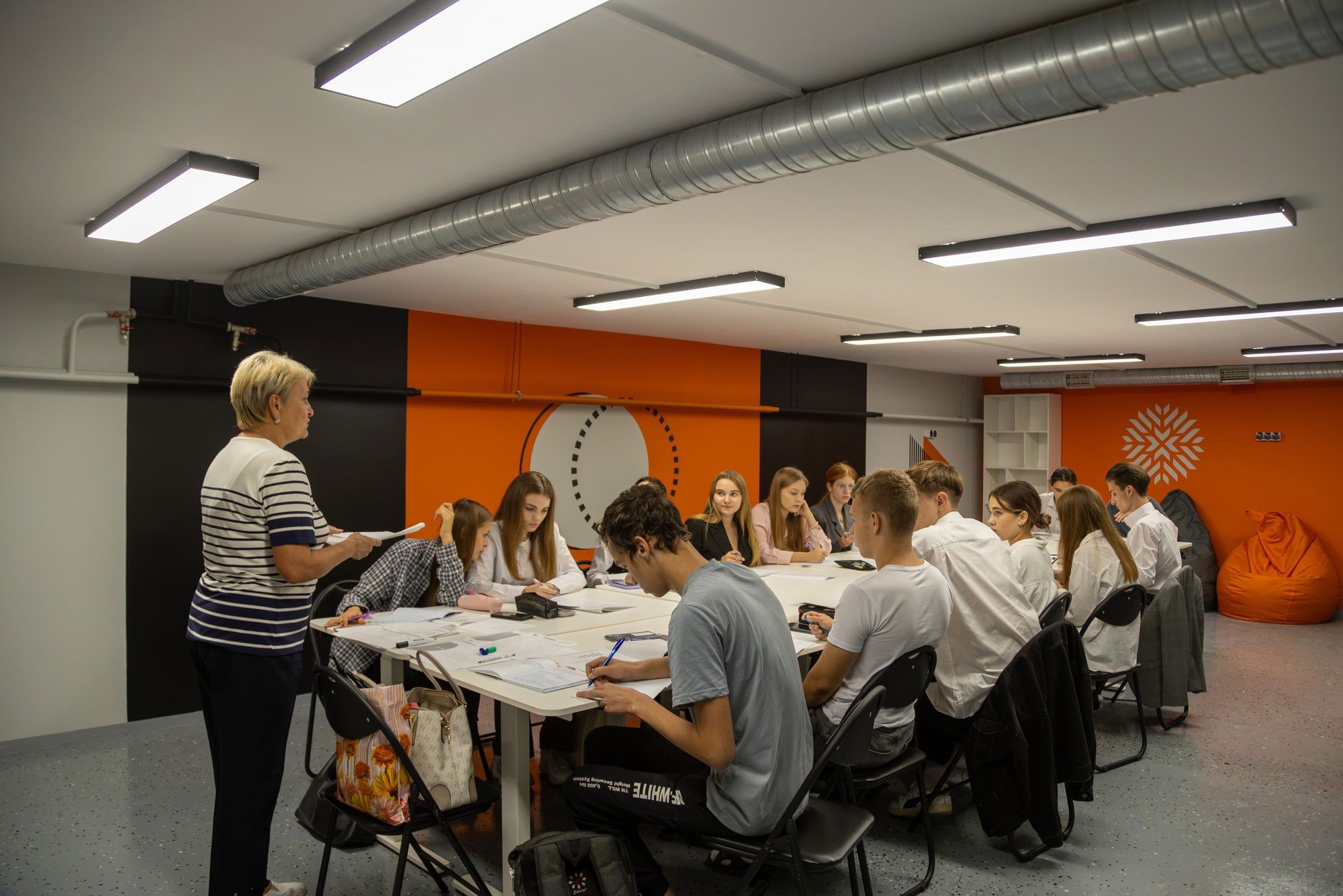 Unterricht in einem renovierten Luftschutzkeller