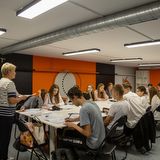 Unterricht in einem renovierten Luftschutzkeller