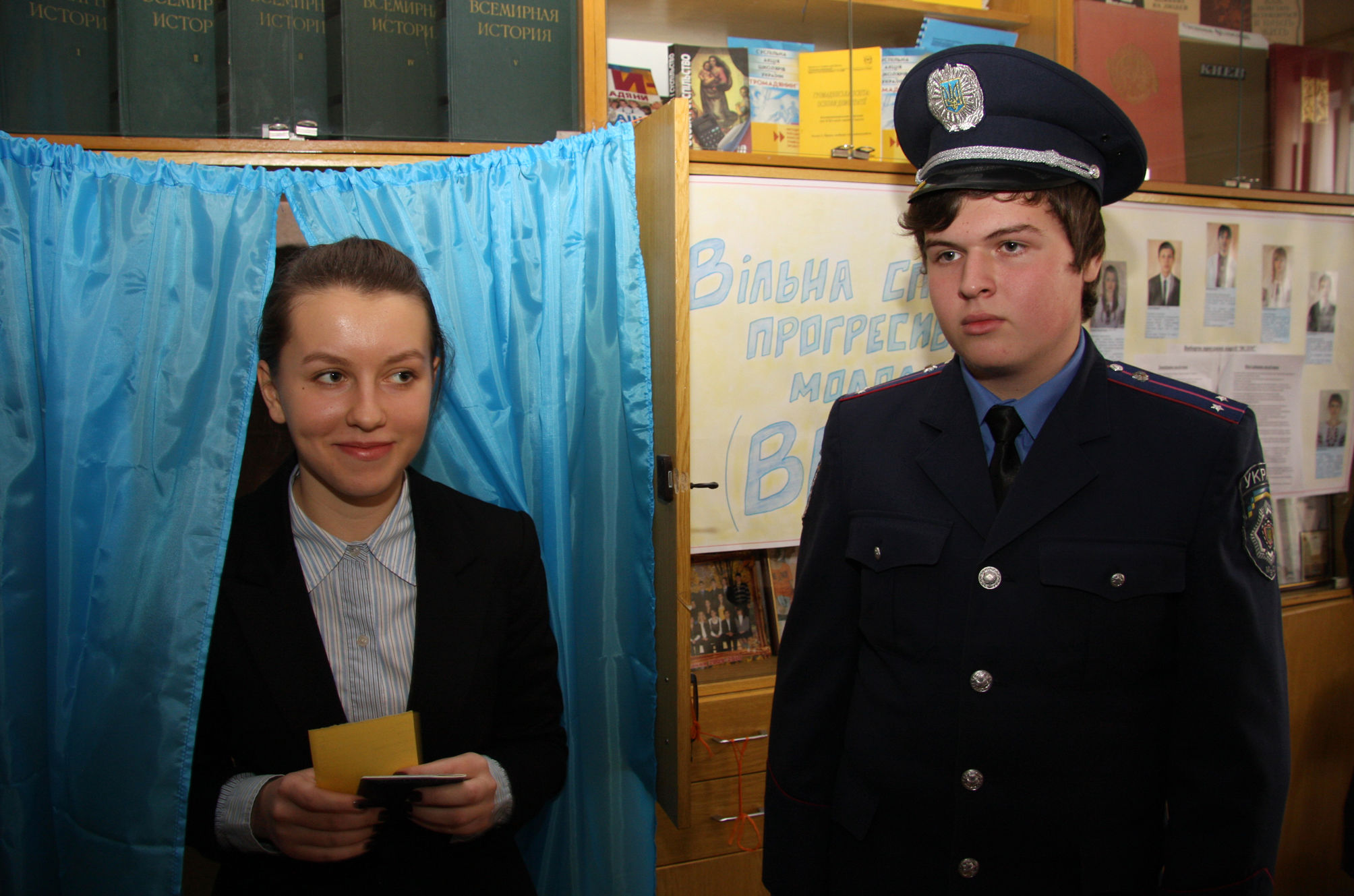 Wahlen üben im Gynasium, Kiew, 2012