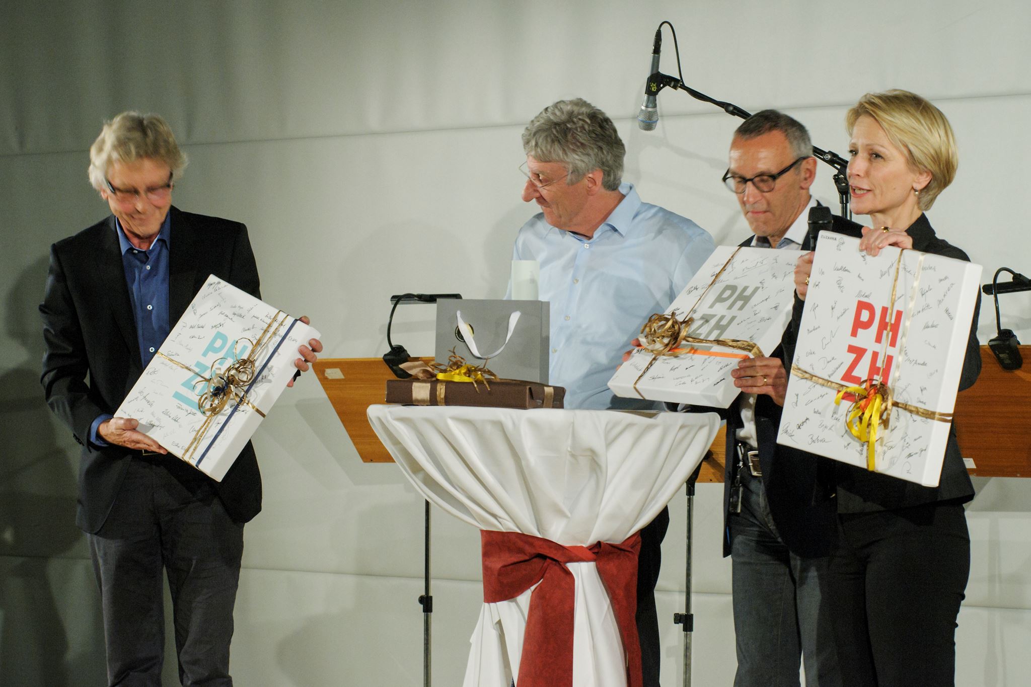 Verabschiedung von Prof. Dr. Walter Bircher, Rektor der Pädagogischen Hochschule Zürich, am Donnerstag (17.12.15) am Standort der Ausbildungsstätte in Zürich. Foto: Markus Forte