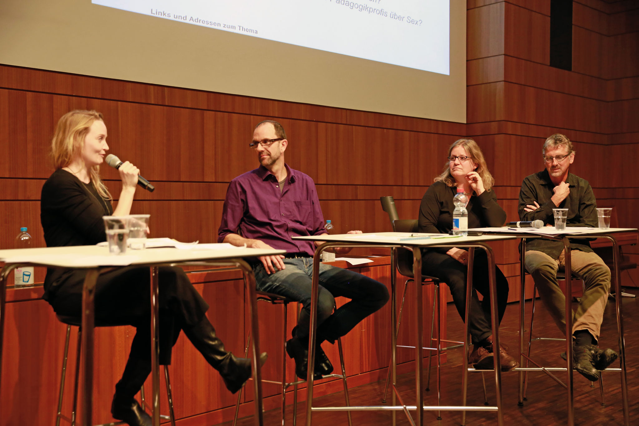 An der Podiumsdiskussion zum Umgang mit Sexualität in der Schule und Hochschule wurde rege diskutiert.